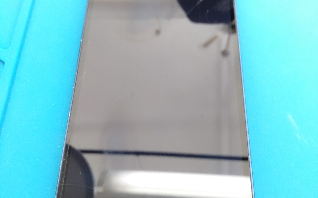 【割れた画面が映らないiPhone12mini】即日修理が可能です！