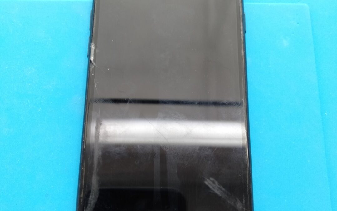 【フロントパネルの端々が割れたiPhone SE3の画面修理しました！】