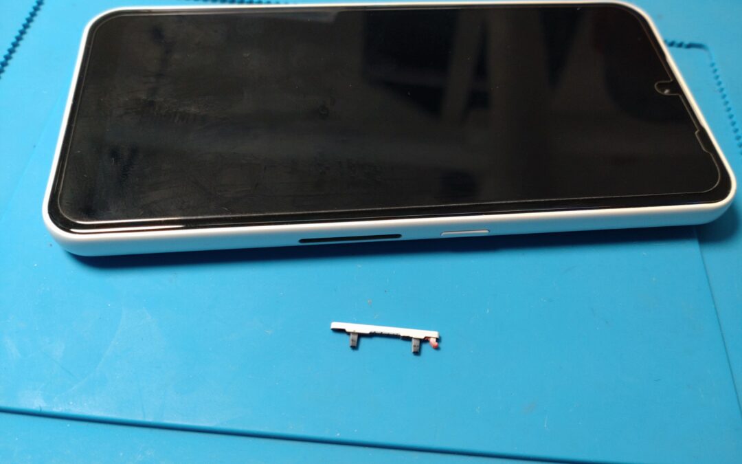 【ARROWSのスマホ　Weの外れてしまった電源ボタン修理しました！】