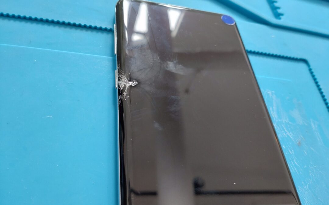 【Samsung製のスマホ Galaxy S10 割れた画面の修理しました！】