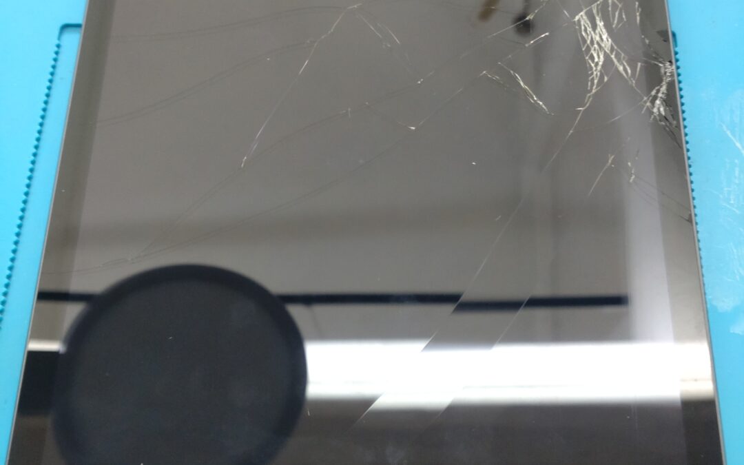 【Apple製のタブレット iPad 第７世代の割れたタッチパネル修理しました！】