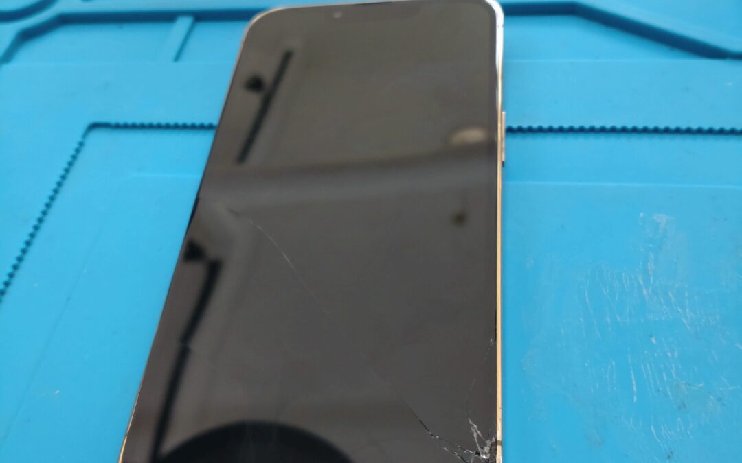 【Appleのスマホ iPhone 13Pro 消耗したバッテリー交換しました！】