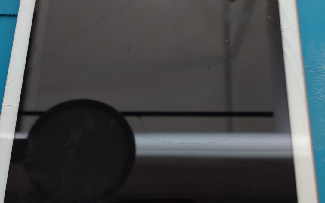 【画面が割れてしまったiPad第６世代のタッチパネル修理しました！】