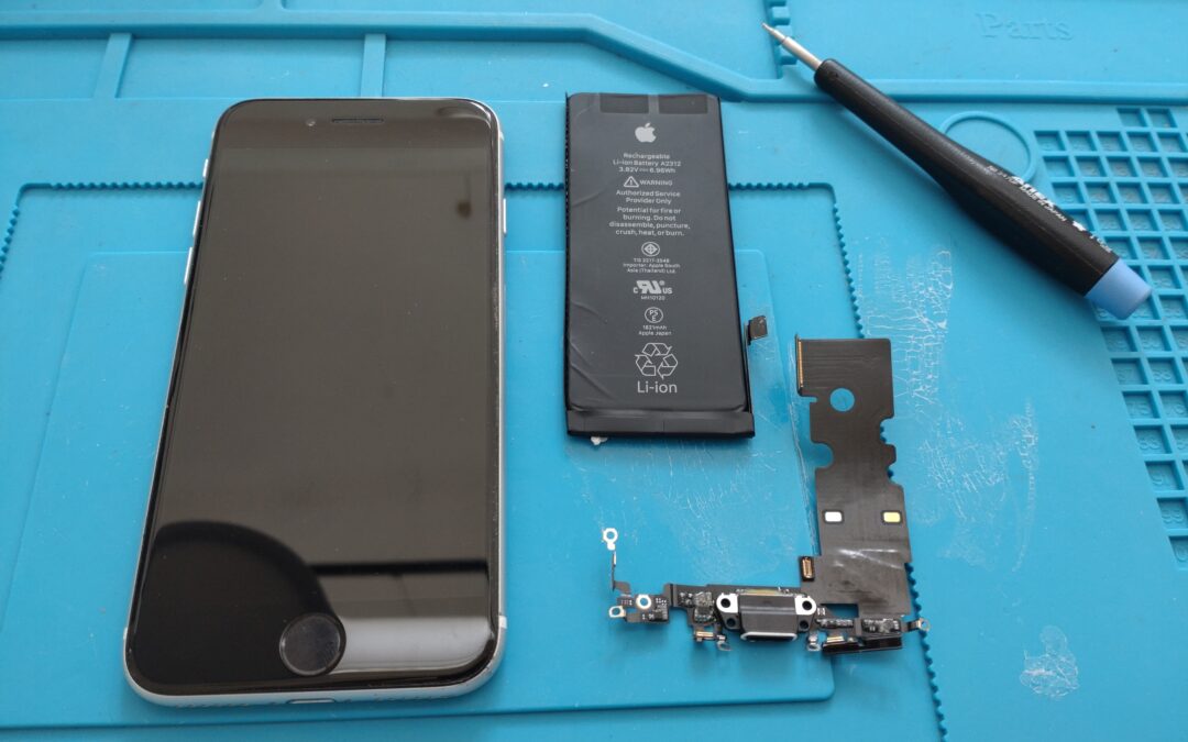 【充電不具合のあるiPhone SE2のドックコネクターとバッテリー交換しました！】