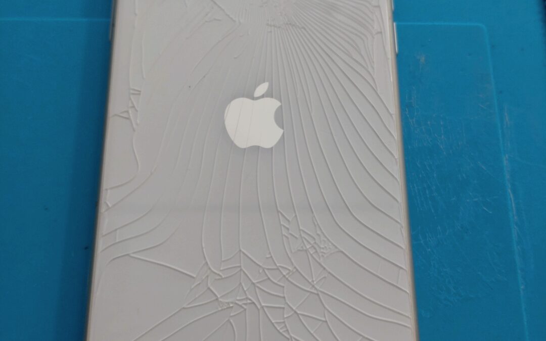 【Appleのスマホ iPhone 11のリアパネル修理とバッテリー交換しました！】