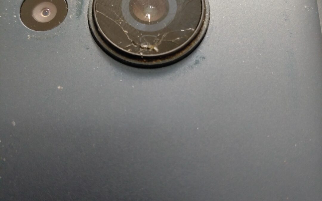 【SHARP製のスマホ AQUOS sense８のリアカメラレンズ交換実施しました！】