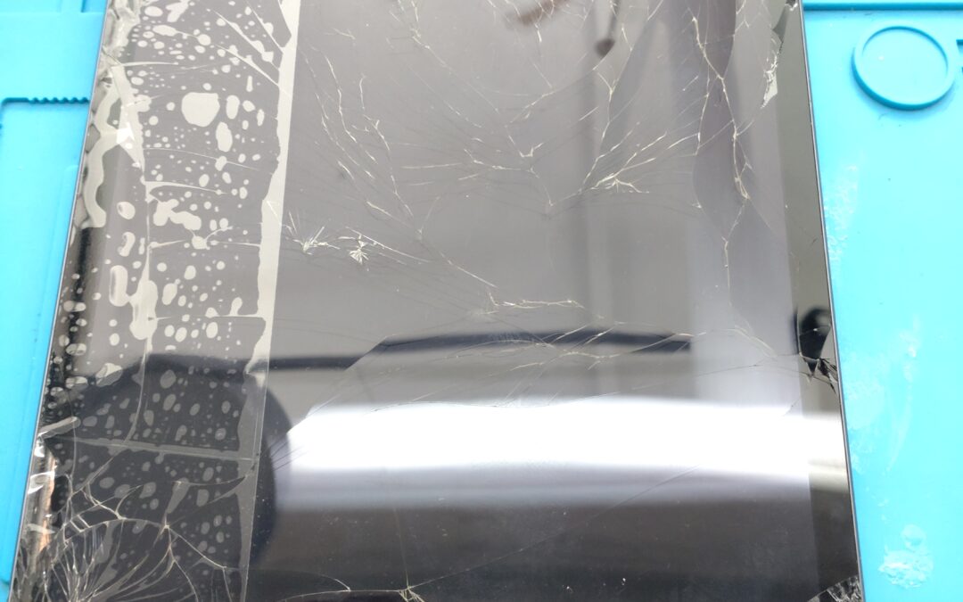 【画面がバキバキに割れてしまったiPad第９世代の画面修理しました！】